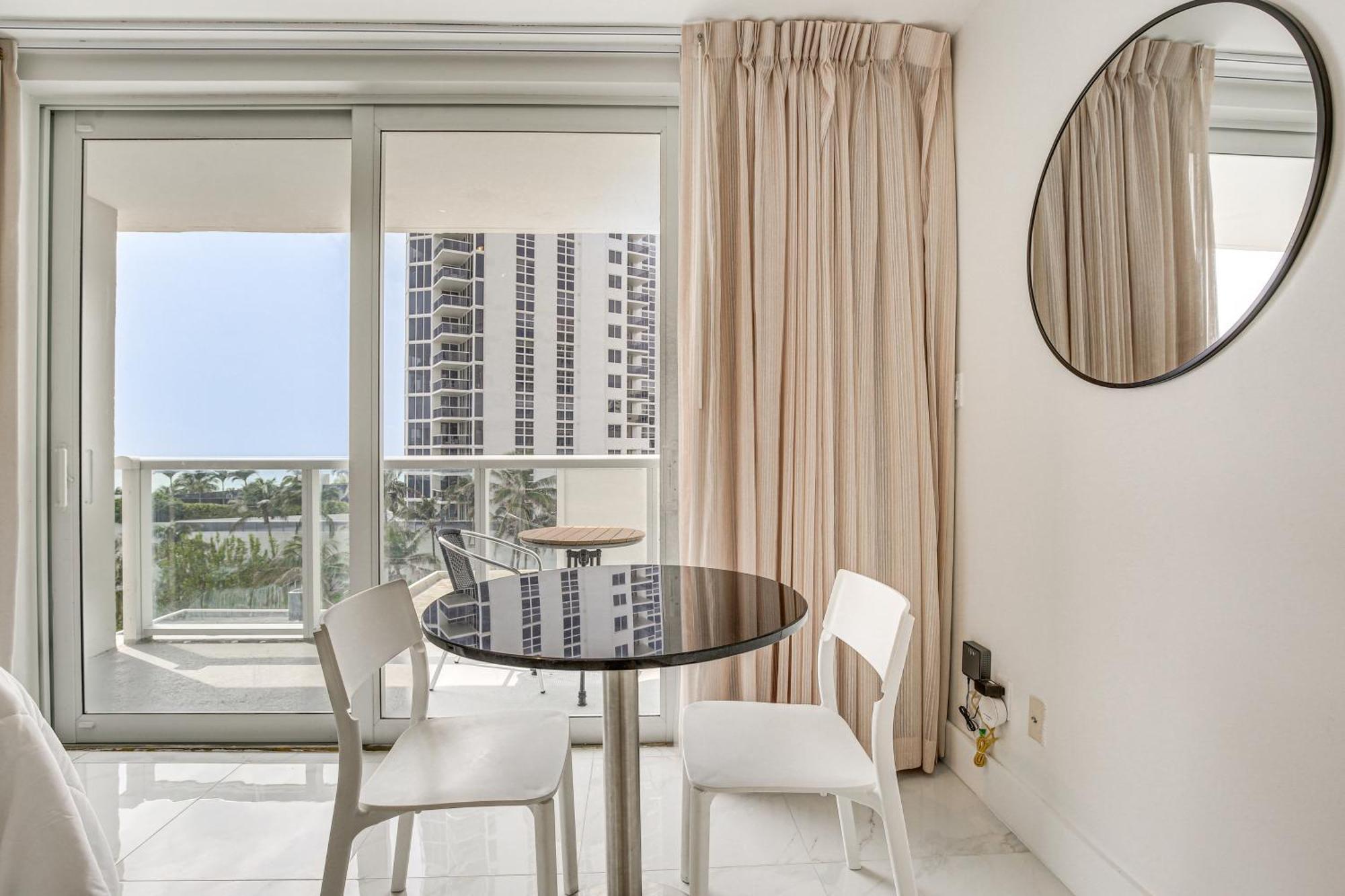 Sunny Isles Beach Resort Studio With Ocean Views エクステリア 写真